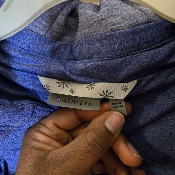 Athleta Hooded Puffer Vest Women’s Size Small Purple Lightweight Warm Zip Jacket - Picture 5 of 16